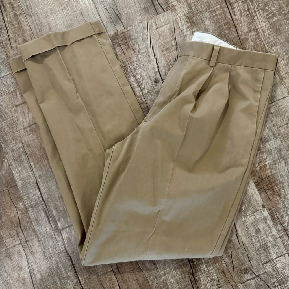 Men’s Roundtree‎ & Yorke Khaki Dress Pants 38x34 Pleated Cuffed
